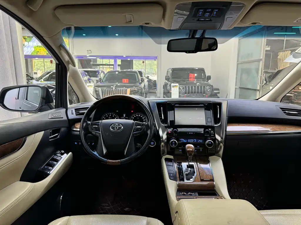TOYOTA ALPHARD 2017