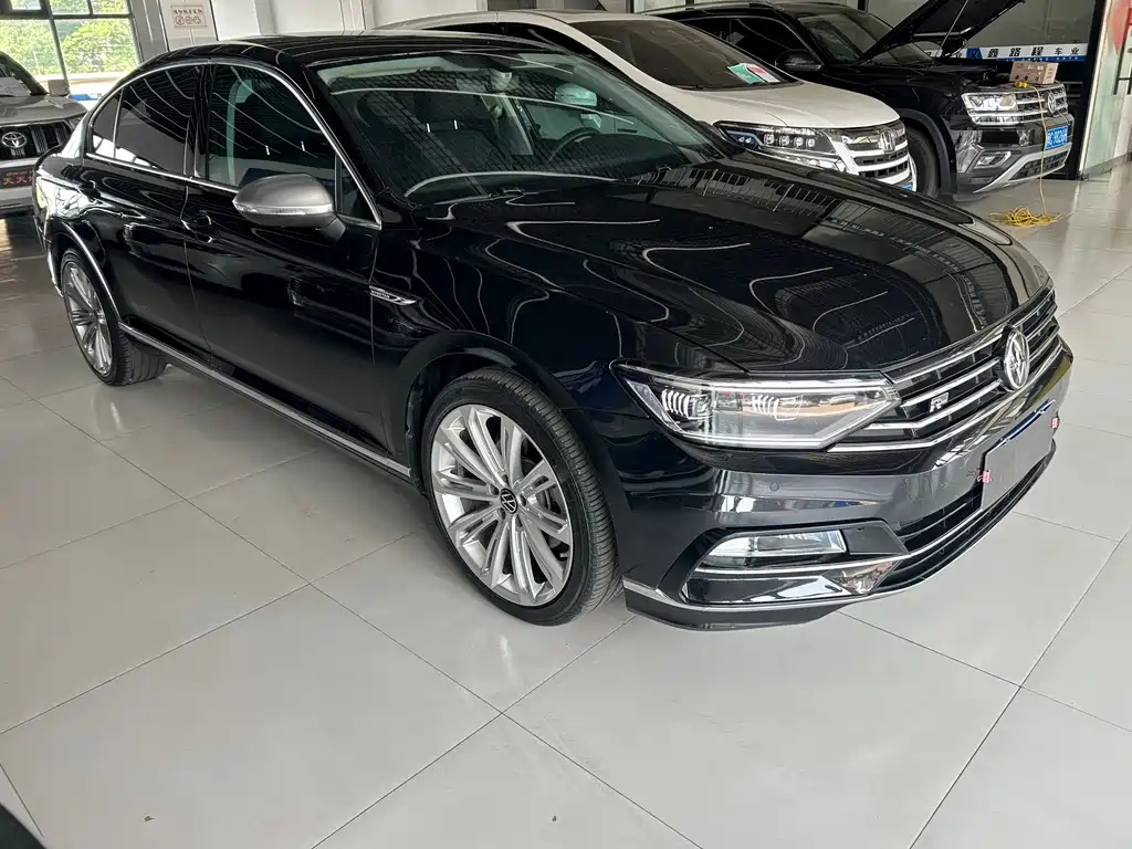 VOLKSWAGEN MAGOTAN 2022