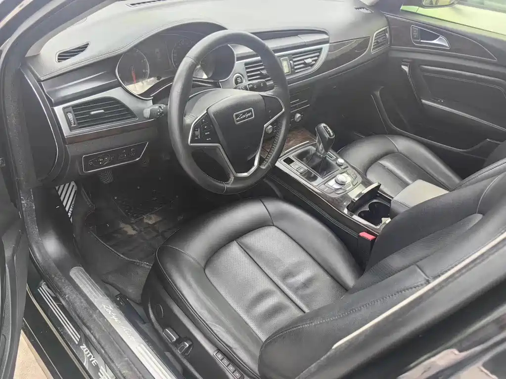 ZOTYE Z700 2016
