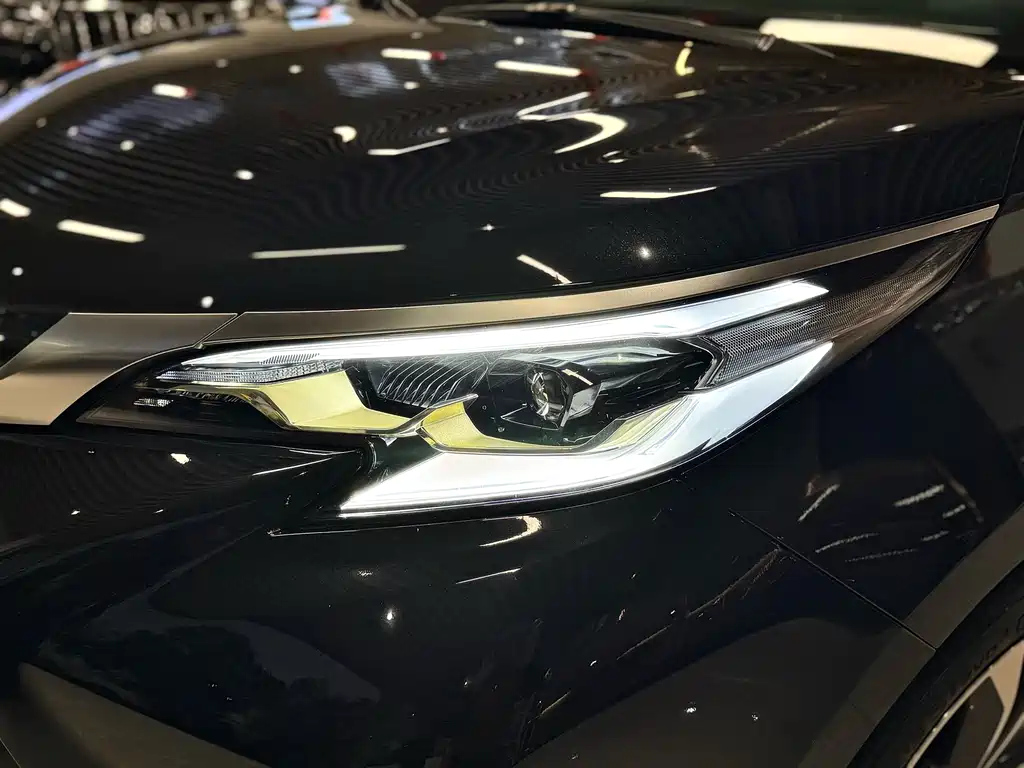 TOYOTA GRANVIA 2023