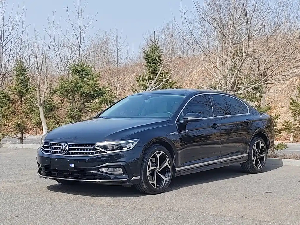 VOLKSWAGEN MAGOTAN 2023