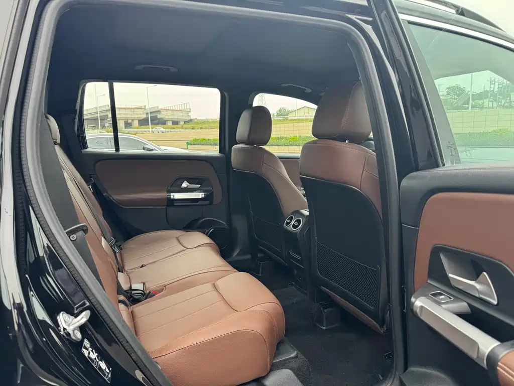MERCEDES BENZ GLB 2023