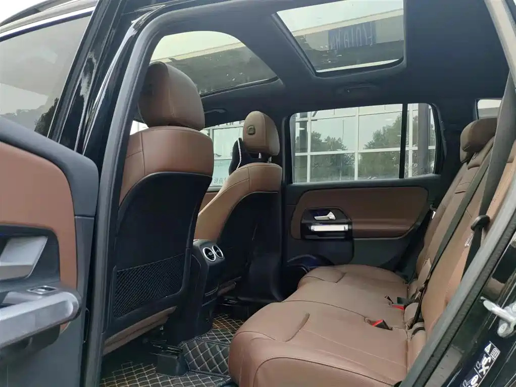 MERCEDES BENZ GLB 2023