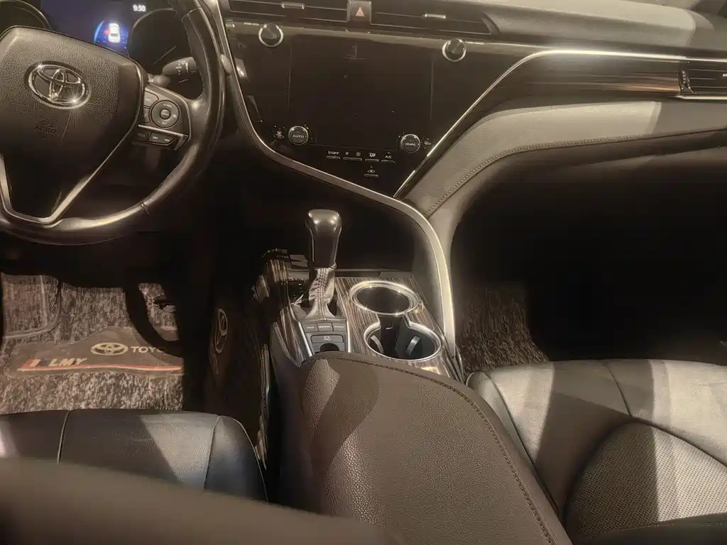 TOYOTA CAMRY 2020