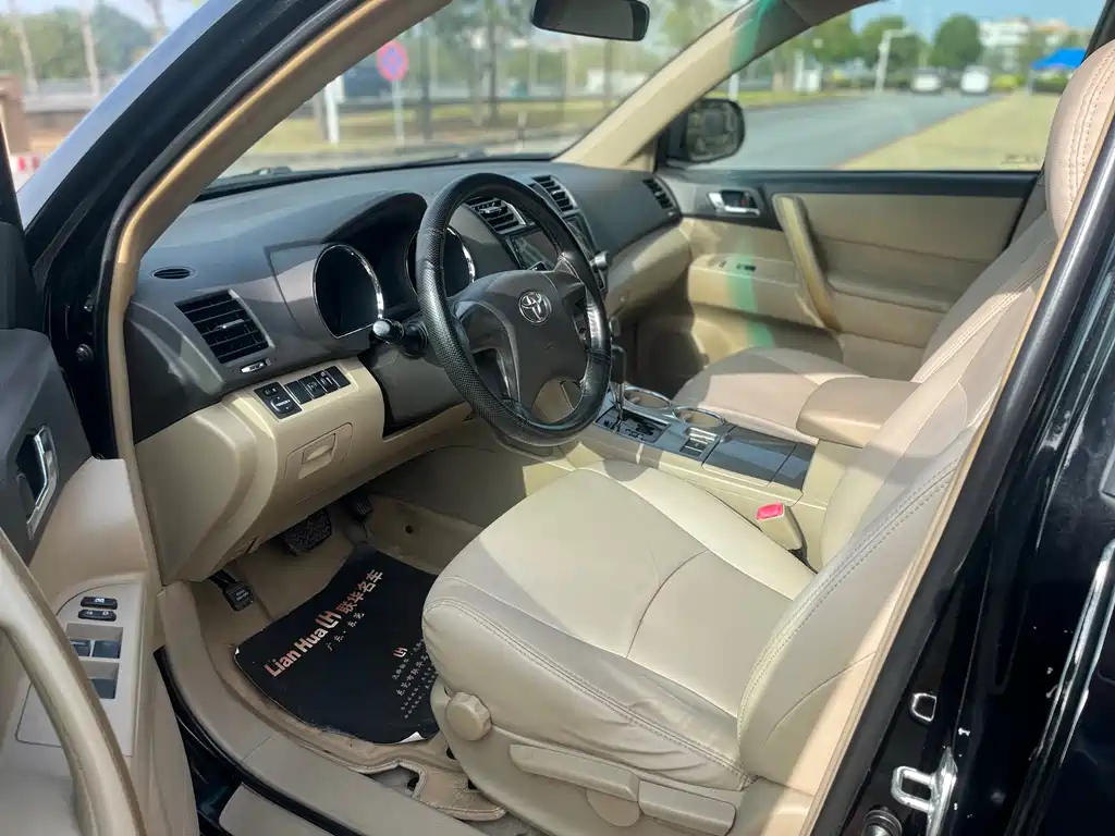 TOYOTA HIGHLANDER 2013
