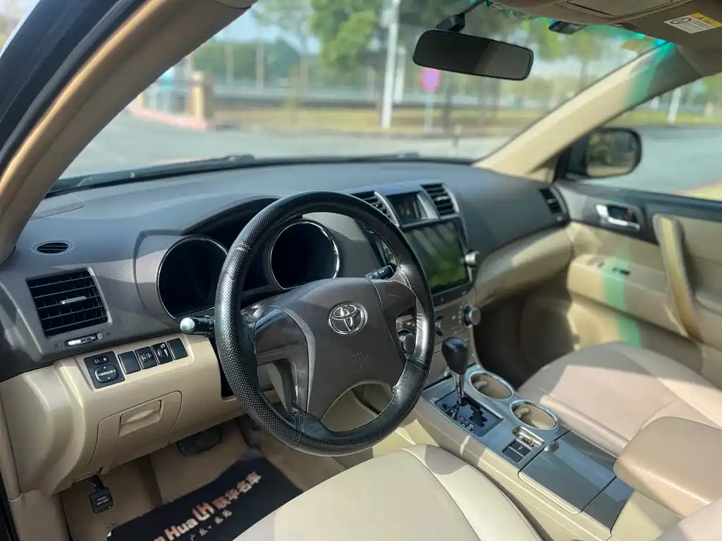 TOYOTA HIGHLANDER 2013