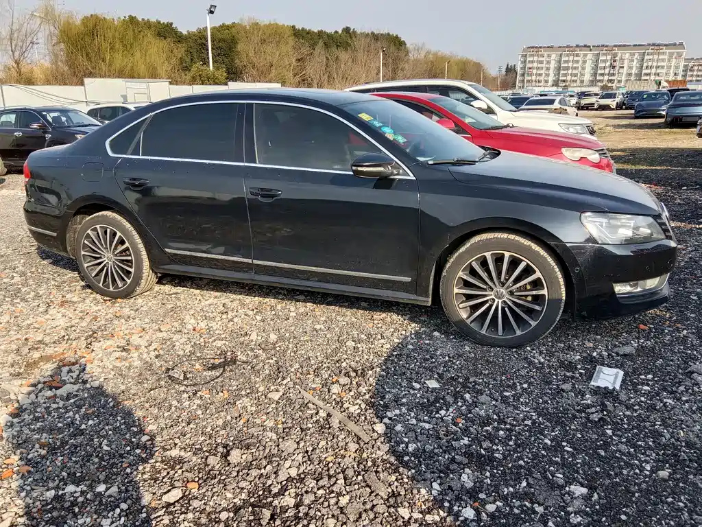 VOLKSWAGEN PASSAT 2013