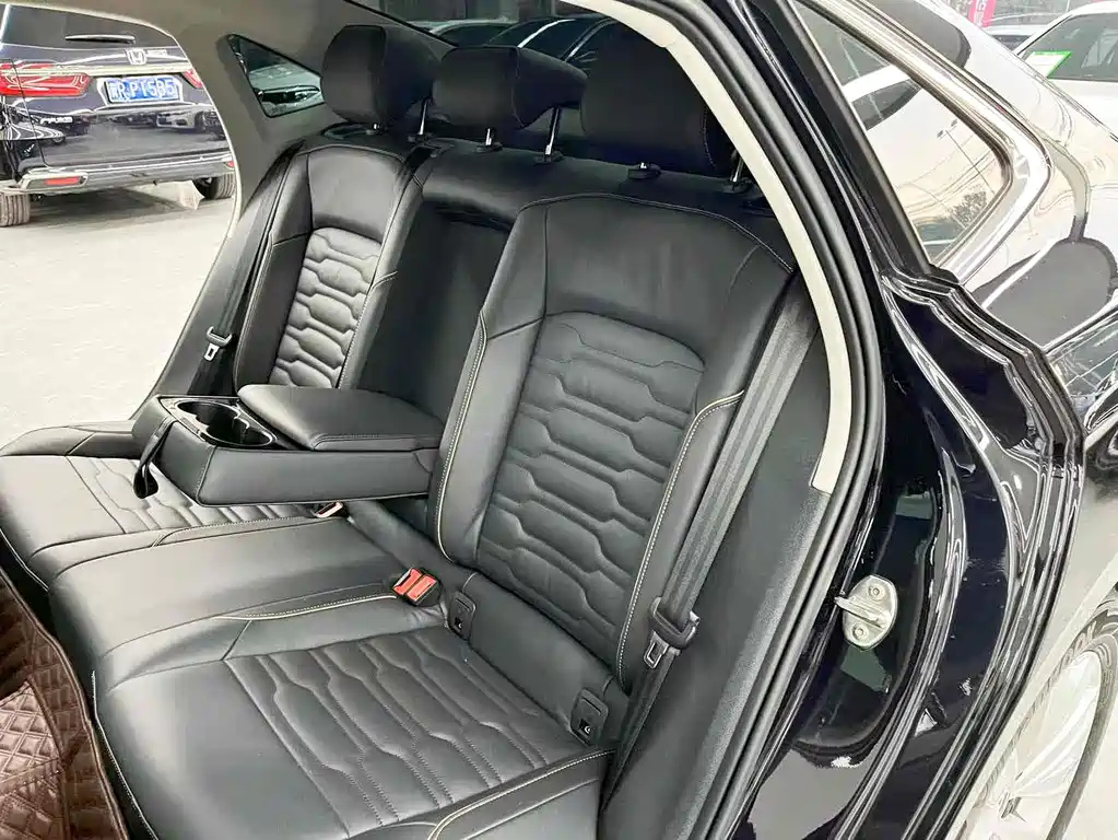 VOLKSWAGEN PASSAT 2021