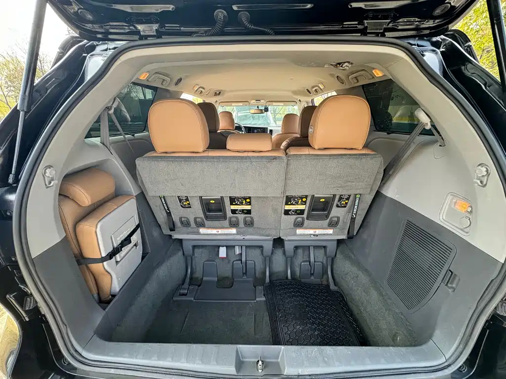 TOYOTA SIENNA 2017