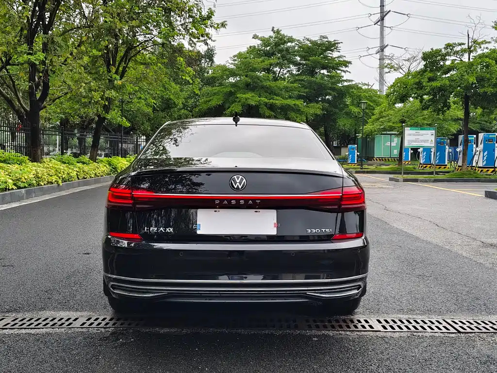 VOLKSWAGEN PASSAT 2022