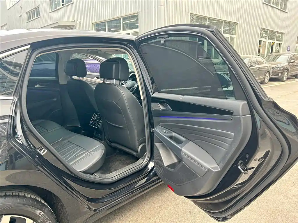 VOLKSWAGEN PASSAT 2023