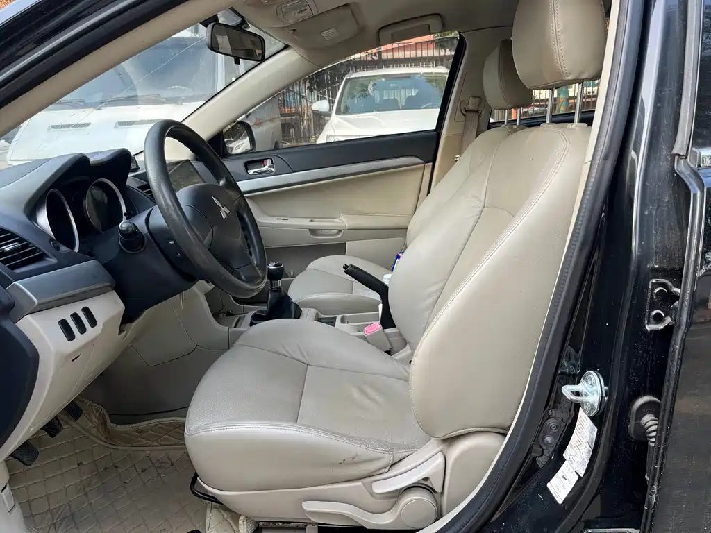 MITSUBISHI LANCER EX 2010