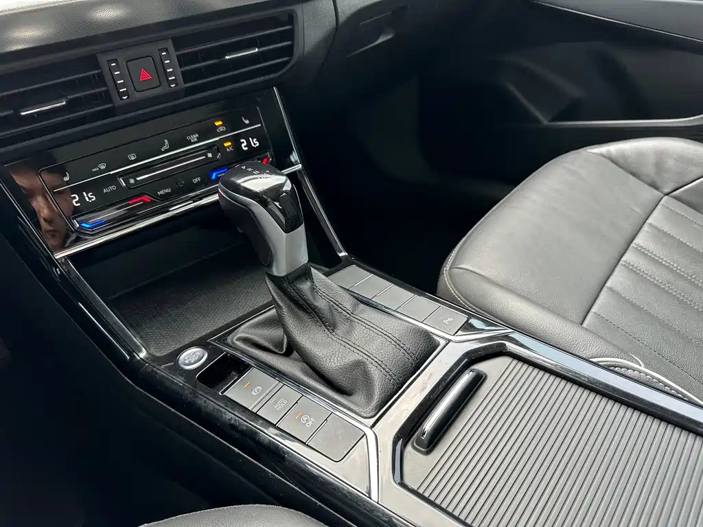 VOLKSWAGEN PASSAT 2021