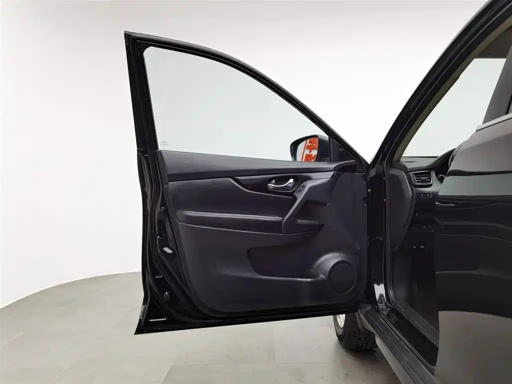 NISSAN X-TRAIL 2018