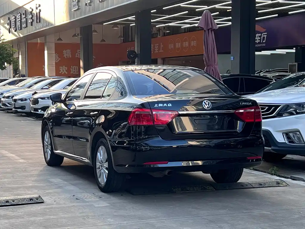 VOLKSWAGEN LAVIDA 2012