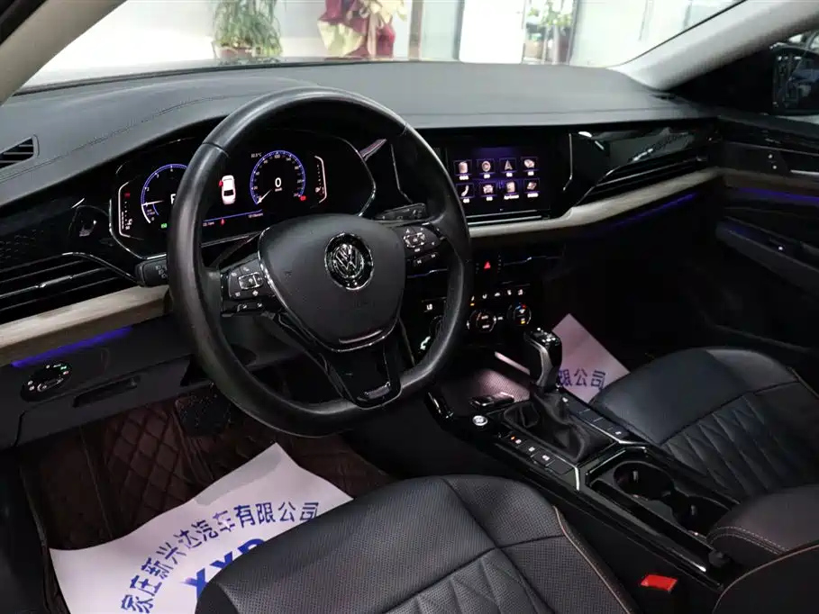 VOLKSWAGEN PASSAT 2020