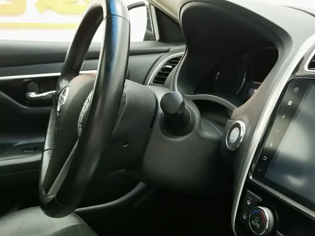 NISSAN TEANA 2018