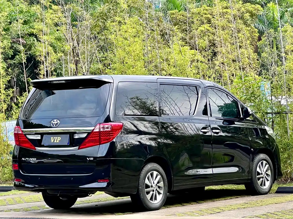 TOYOTA ALPHARD 2014