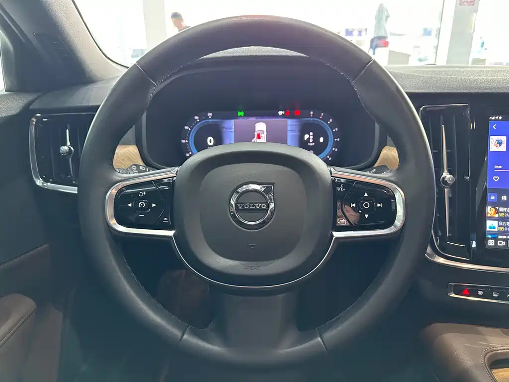 VOLVO S90 2022