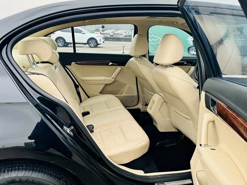 VOLKSWAGEN LAVIDA 2015