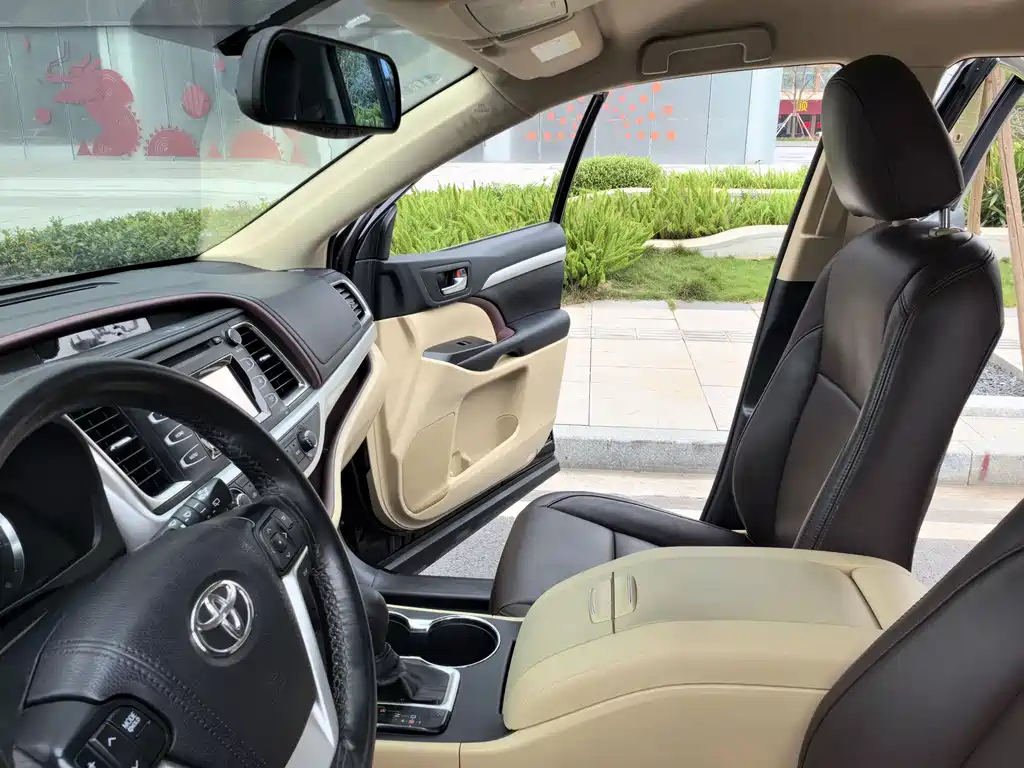 TOYOTA HIGHLANDER 2015