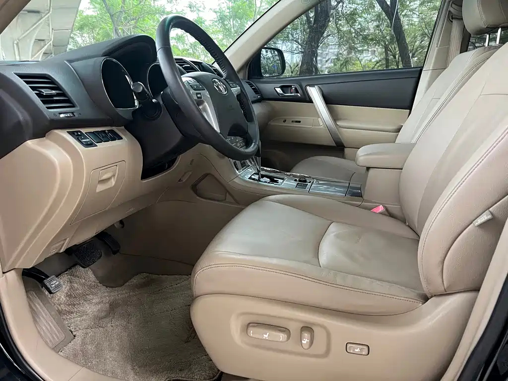TOYOTA HIGHLANDER 2012