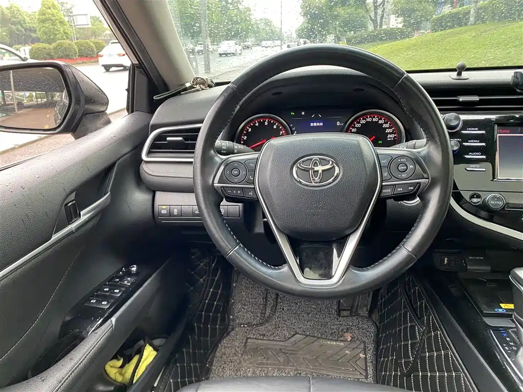 TOYOTA CAMRY 2018