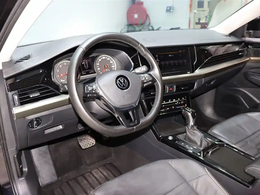 VOLKSWAGEN PASSAT 2020