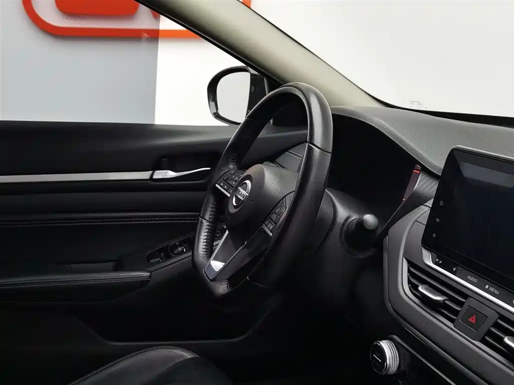 NISSAN TEANA 2020