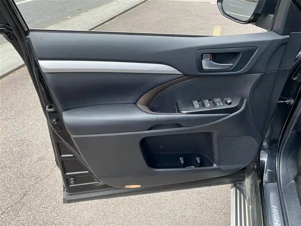 TOYOTA HIGHLANDER 2021