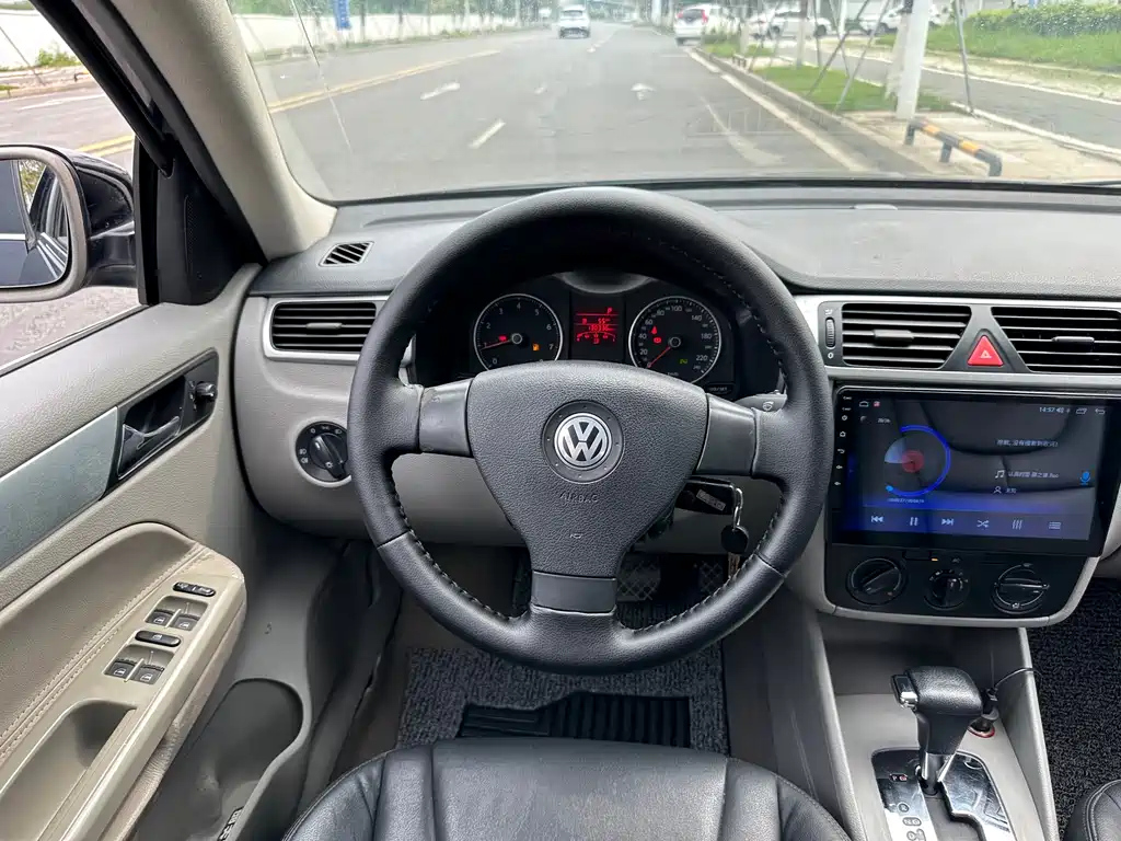 VOLKSWAGEN BORA 2010