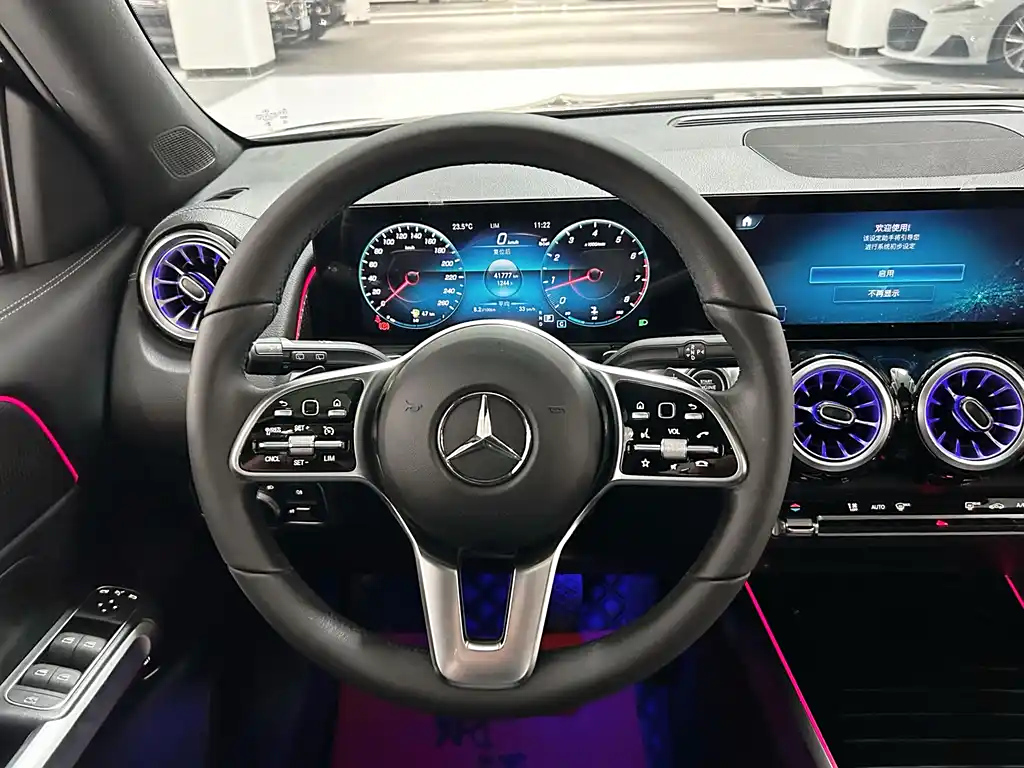 MERCEDES BENZ GLB 2023