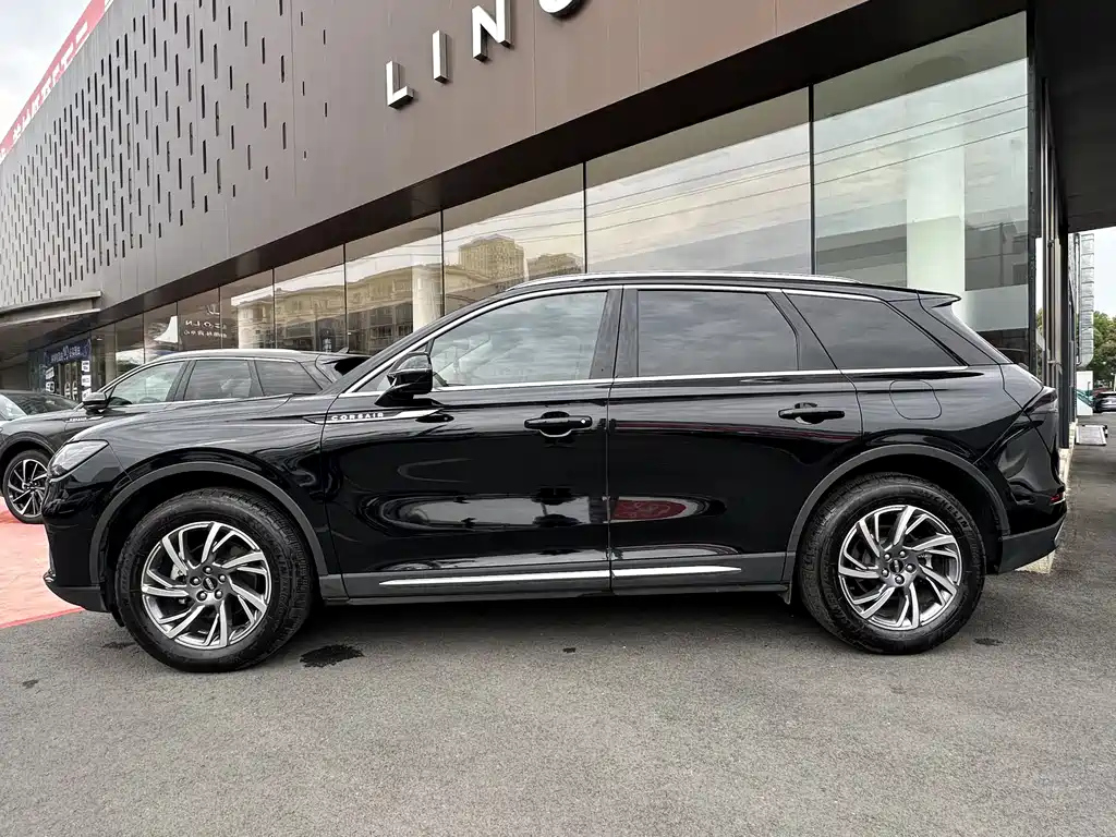 LINCOLN ADVENTURER 2023