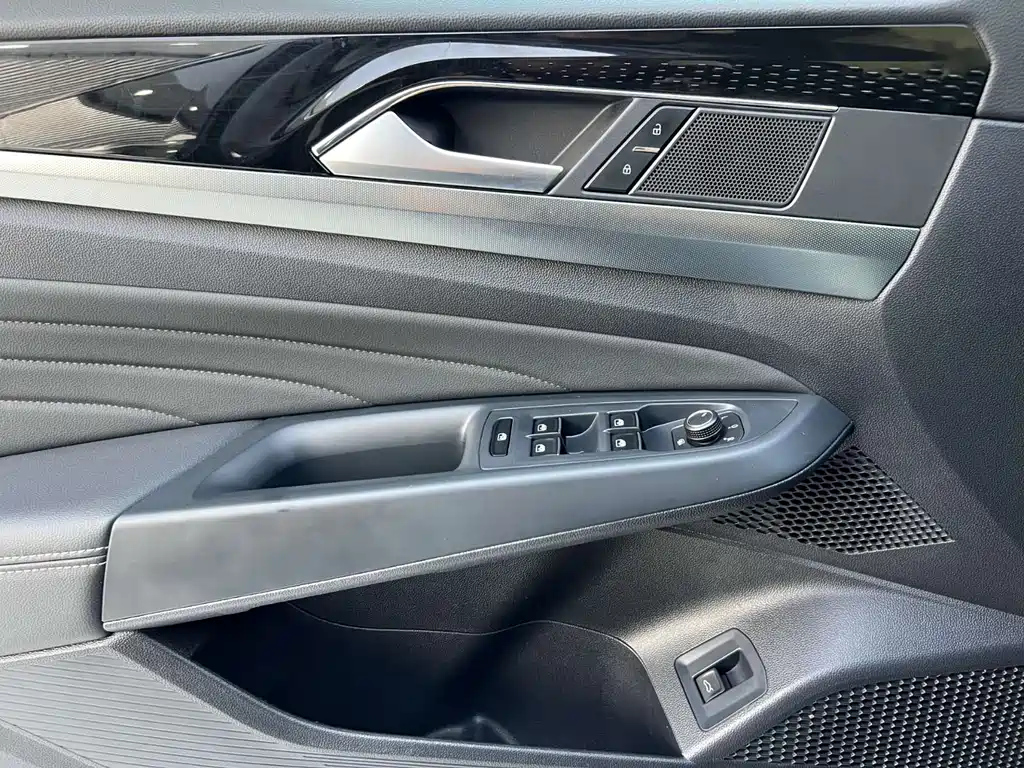 VOLKSWAGEN PASSAT 2022