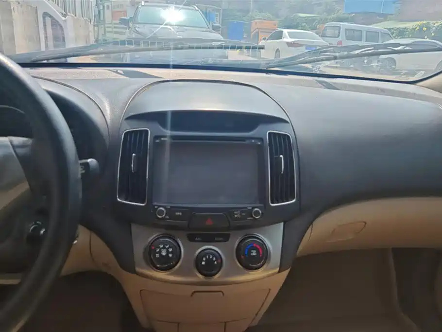 HYUNDAI CELESTA 2011