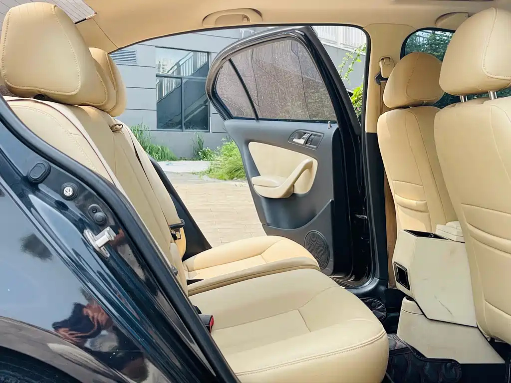 VOLKSWAGEN LAVIDA 2013