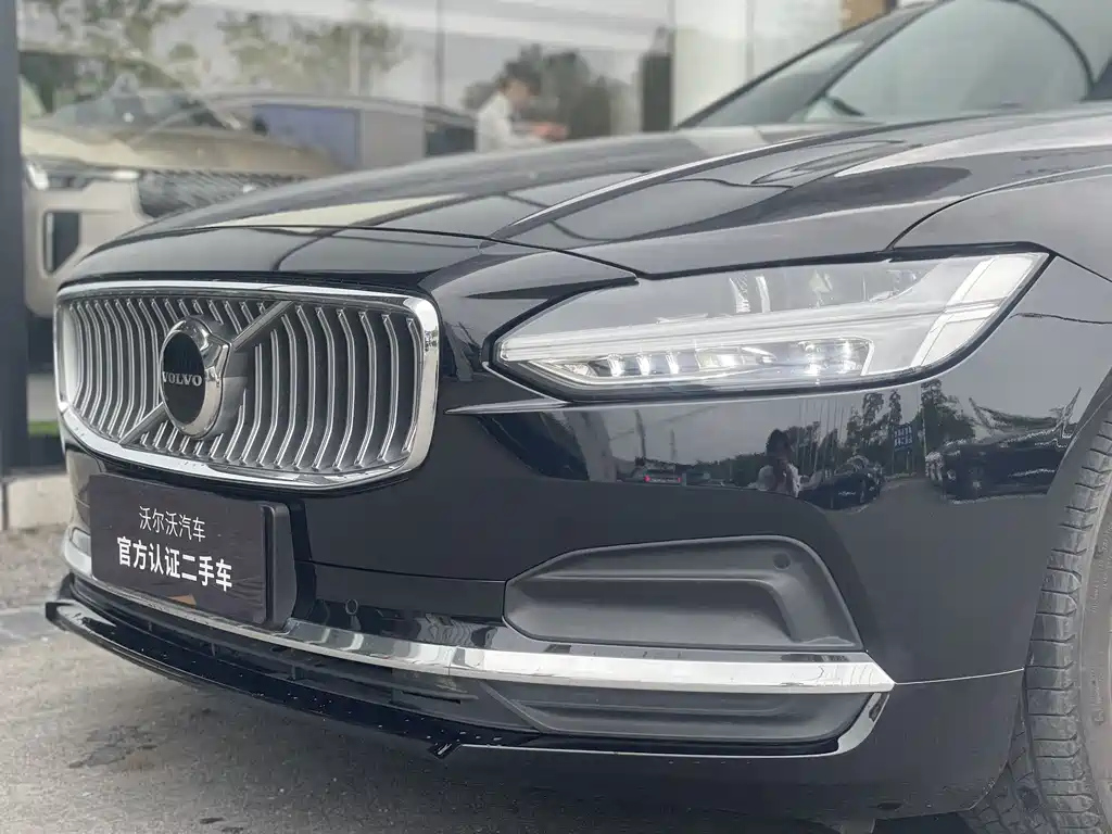 VOLVO S90 2023