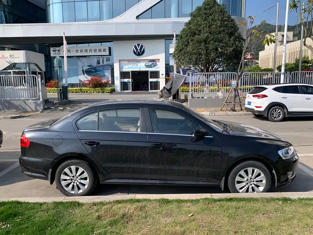 VOLKSWAGEN LAVIDA 2014