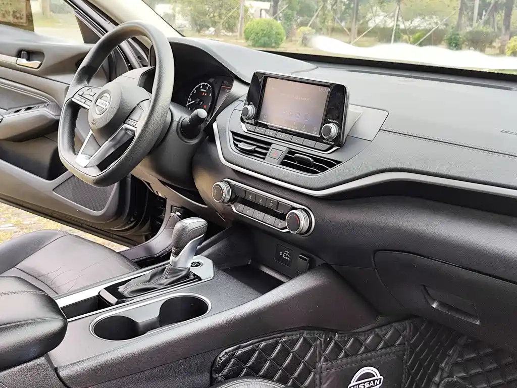 NISSAN TEANA 2020