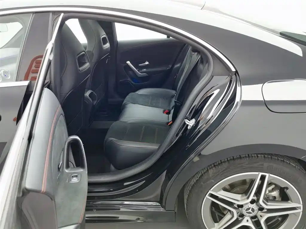 MERCEDES BENZ CLA 2022
