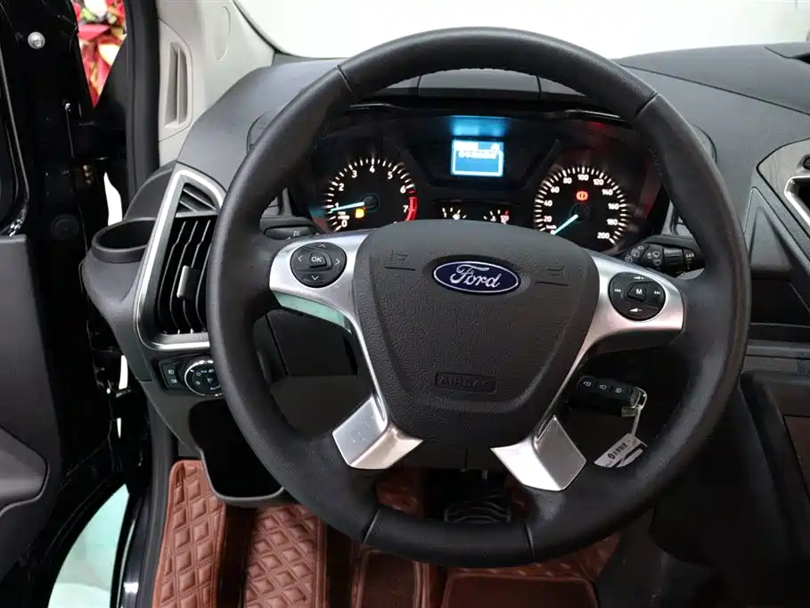 FORD TOUREO 2022