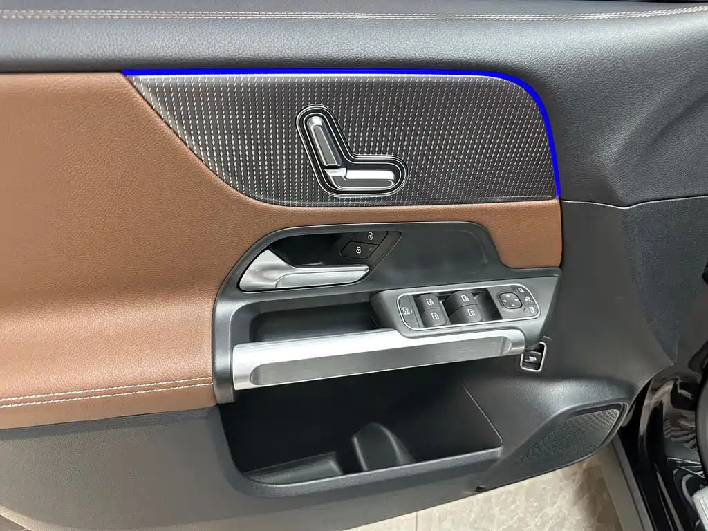 MERCEDES BENZ GLB 2023