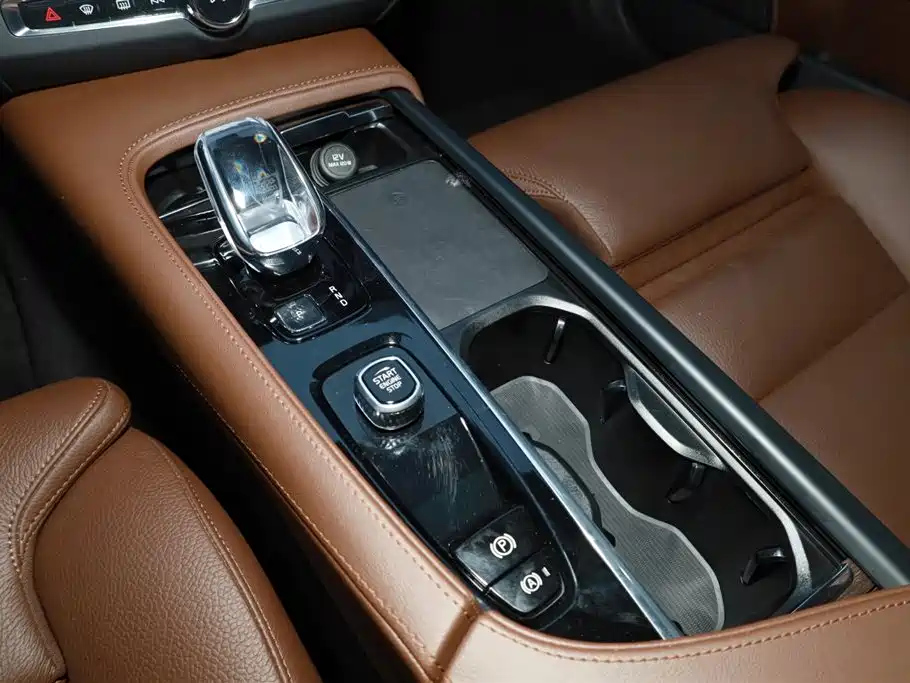 VOLVO S90 2023