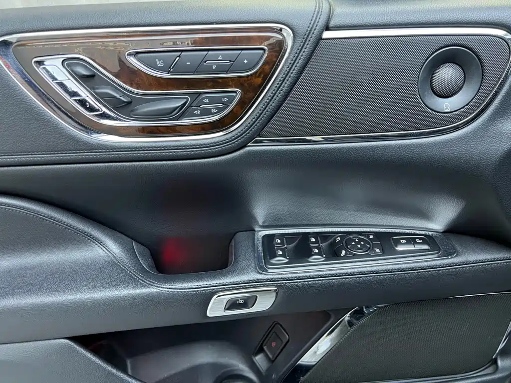 LINCOLN CONTINENTAL 2019