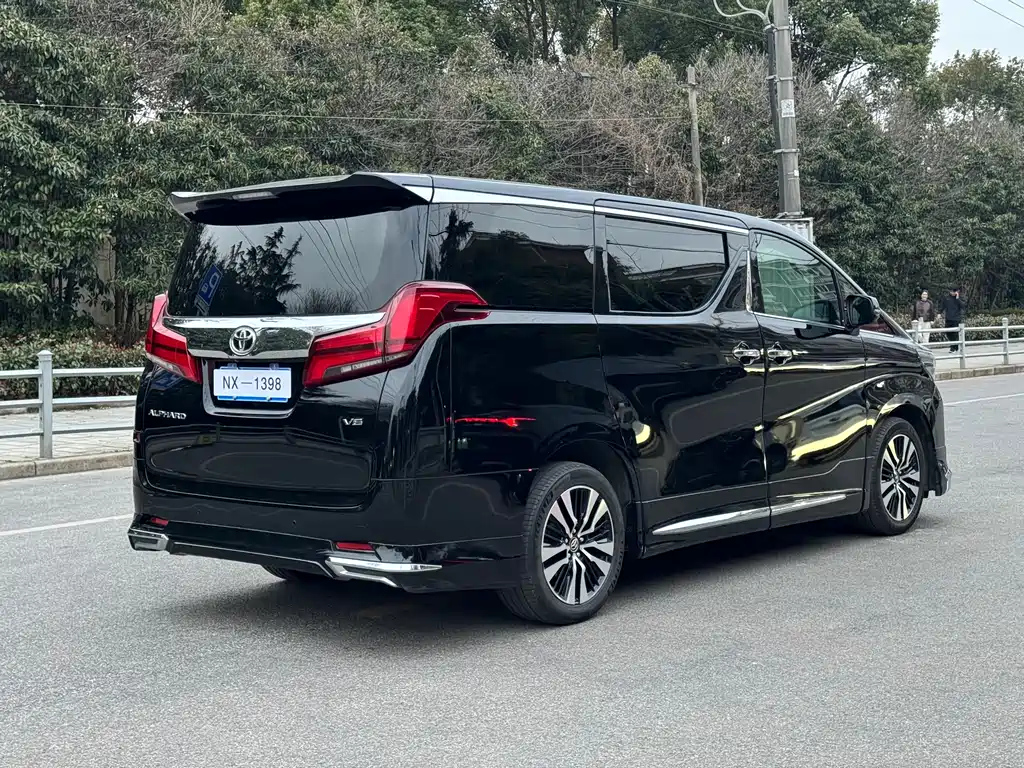 TOYOTA ALPHARD 2018