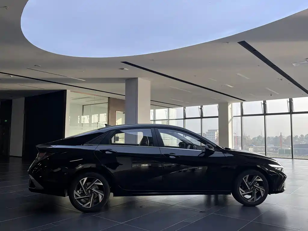 HYUNDAI ELANTRA 2023