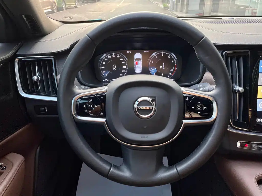 VOLVO S90 2021