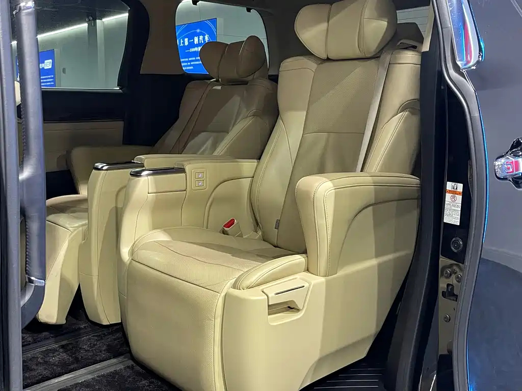 TOYOTA ALPHARD 2018