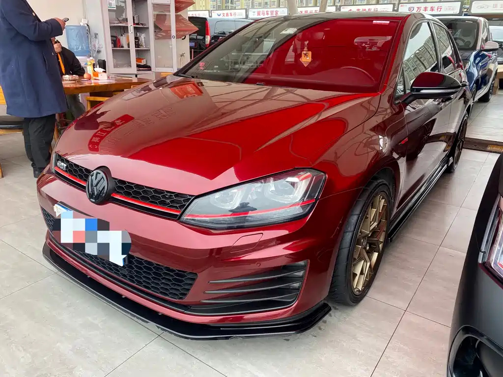 VOLKSWAGEN GOLF 2017