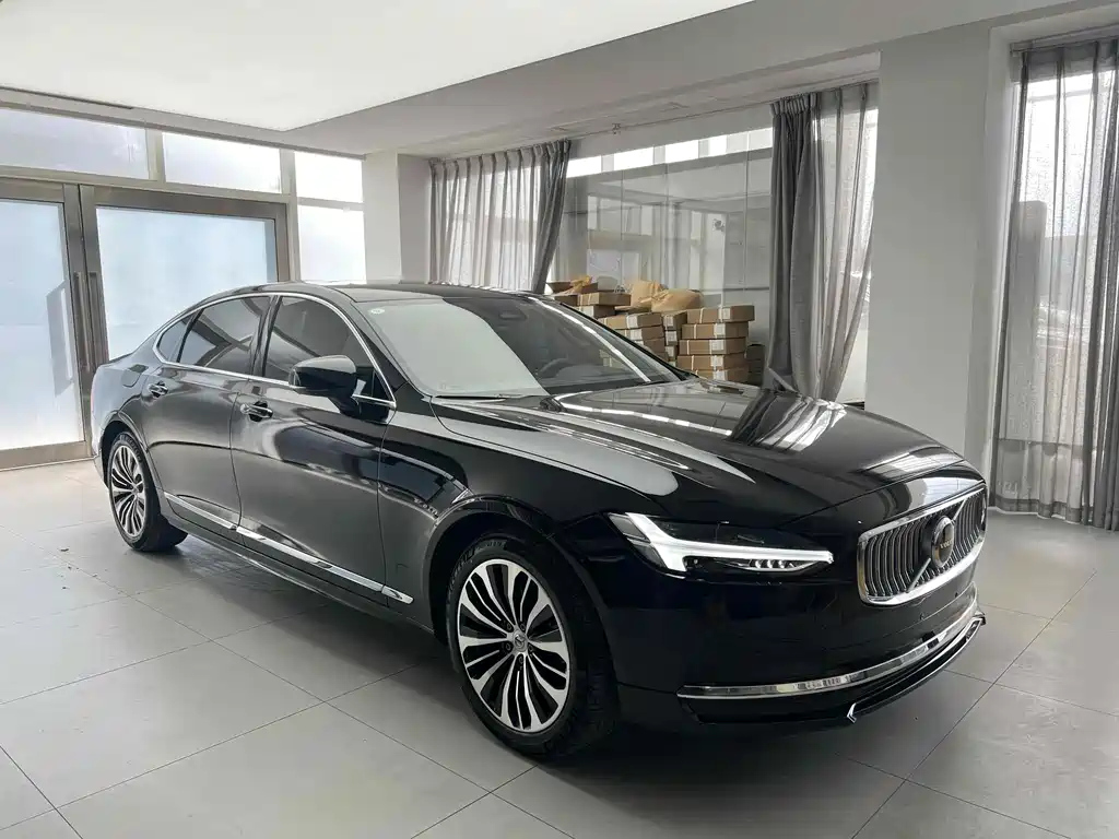 VOLVO S90 2023